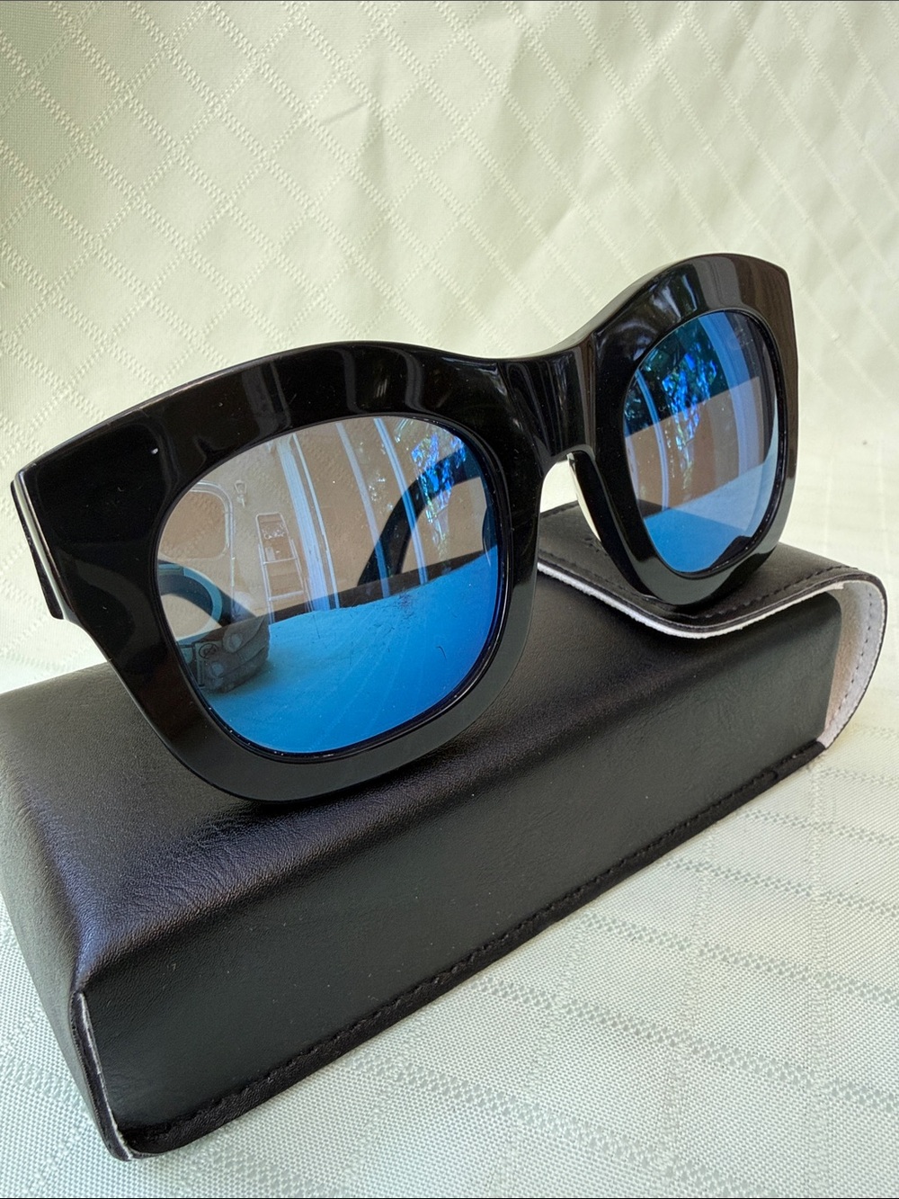 Illestiva Hamilton Black Sunglasses with Blue Lenses